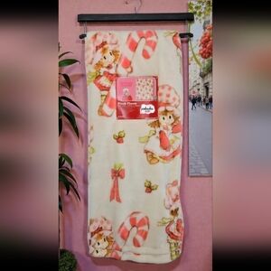 Strawberry Shortcake Candy Cane And Bows Plush Throw Blanket
